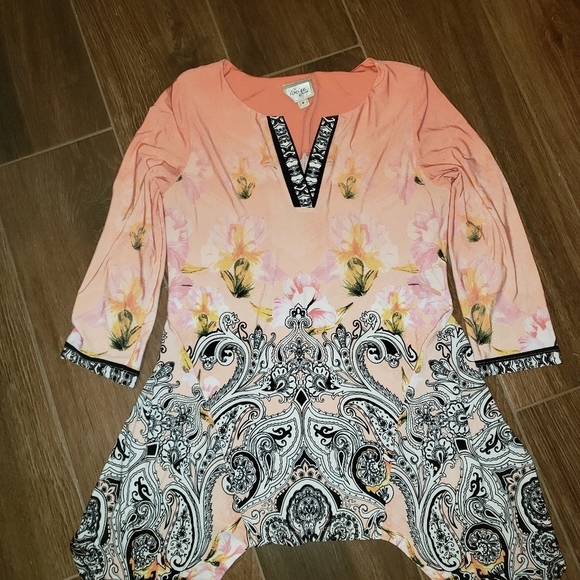 ECI Tunic Top sz Medium - Picture 1 of 3